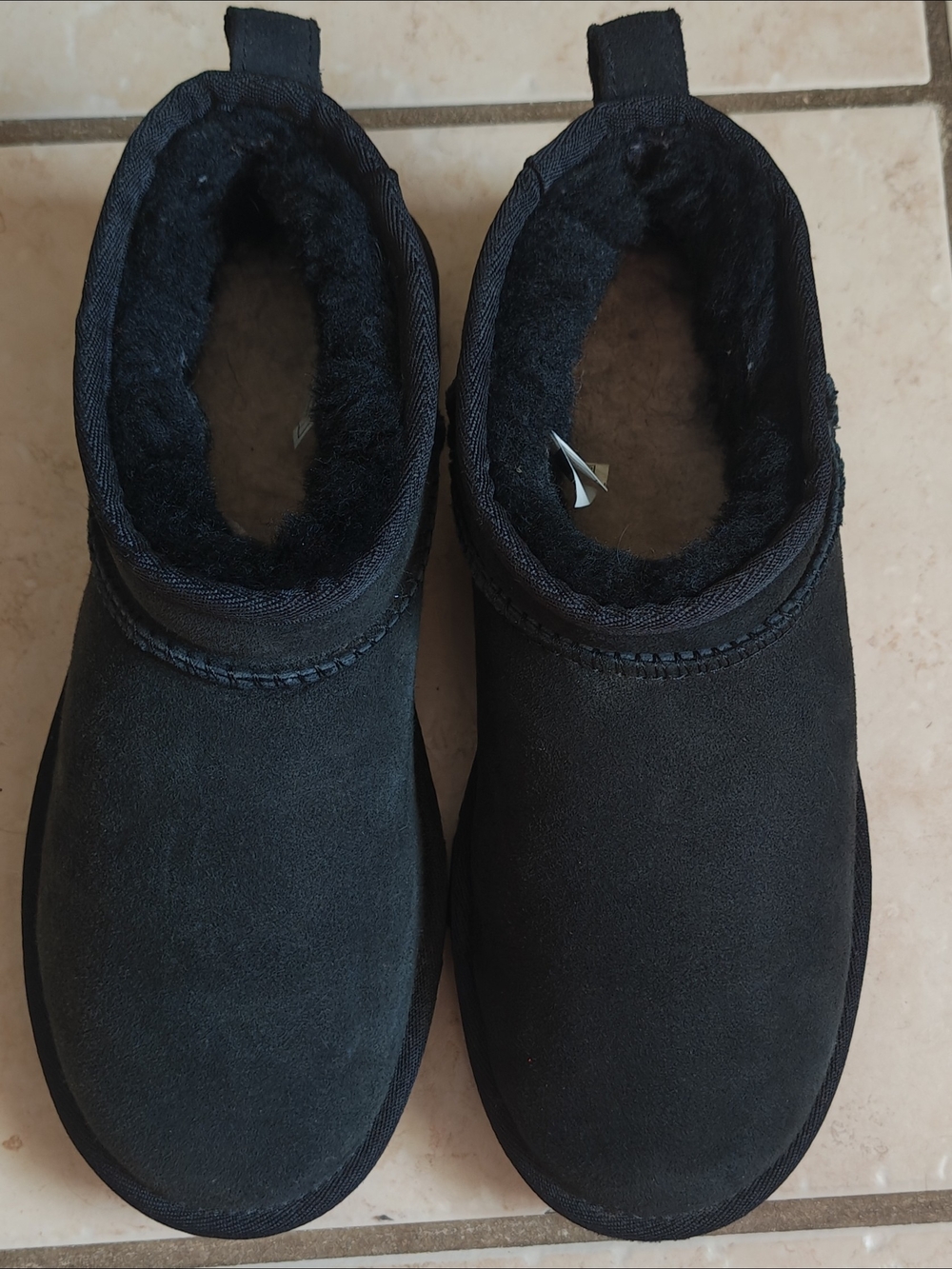 UGG Classic Ultra Mini In Black Women's Size 7 - Picture 2 of 10